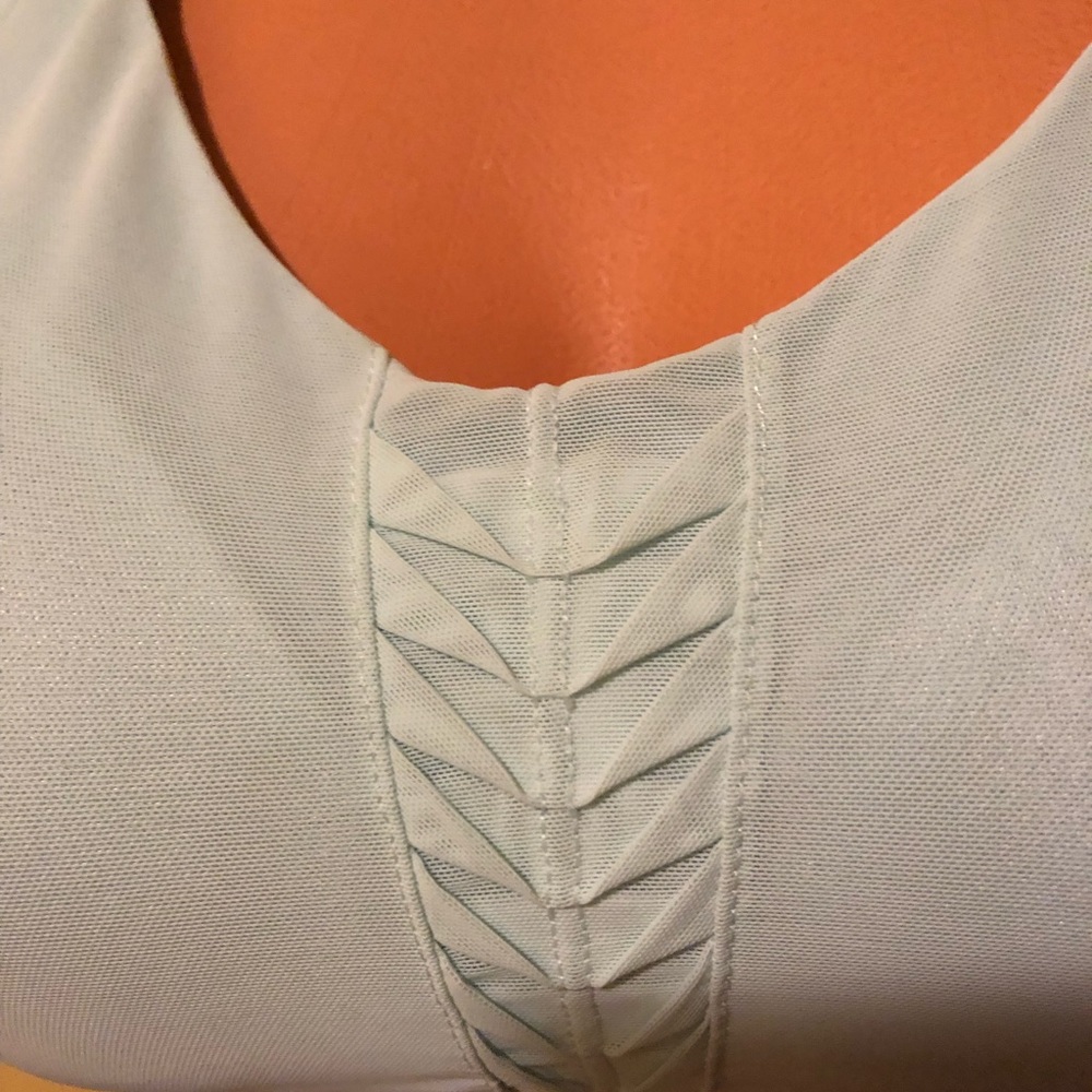 Victoria Secret Sports Bra 34D! - Picture 2 of 5